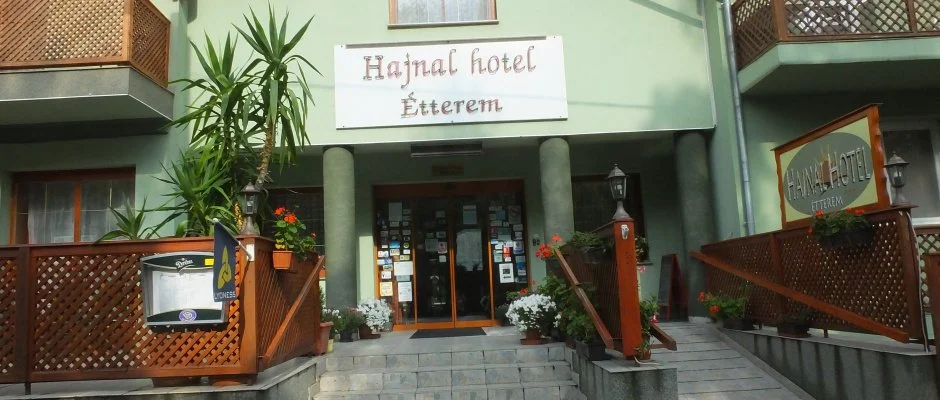 Hajnal Hotel Mez�k�vesd