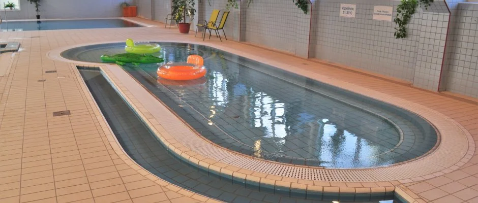 Hajnal Hotel Mez�k�vesd