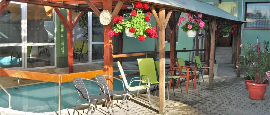 Hajnal Hotel Mez�k�vesd