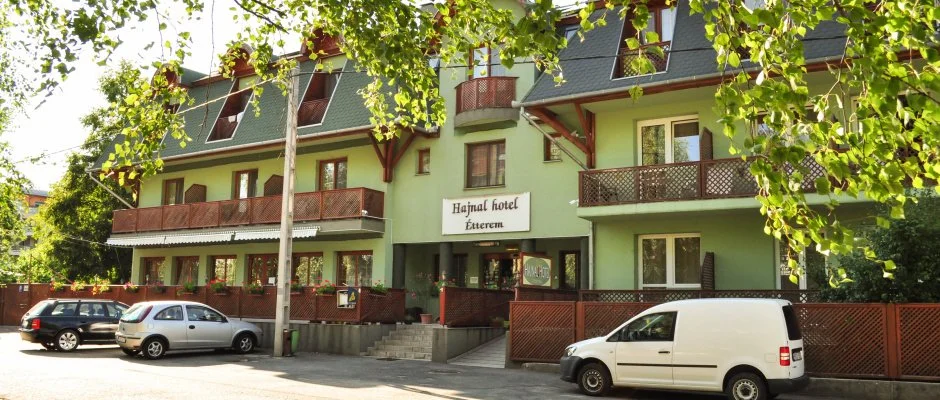 Hajnal Hotel Mez�k�vesd