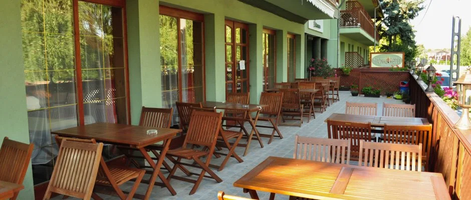 Hajnal Hotel Mez�k�vesd