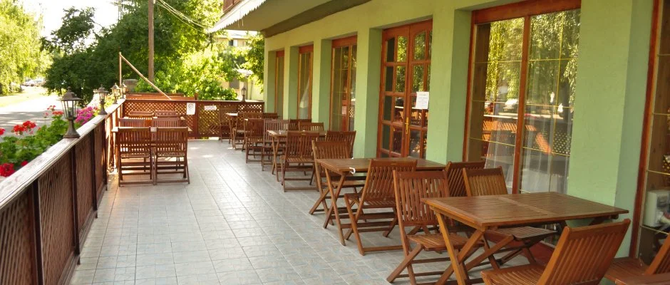 Hajnal Hotel Mez�k�vesd
