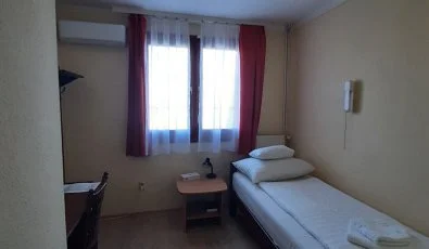 Hajnal Hotel Mez�k�vesd