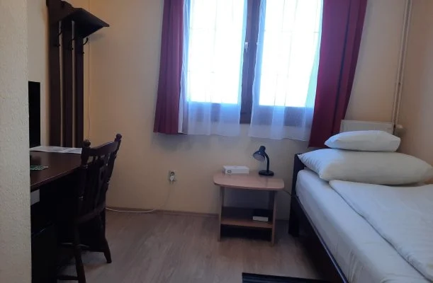 Hajnal Hotel Mez�k�vesd