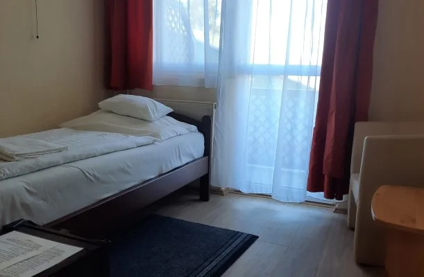 Hajnal Hotel Mez�k�vesd
