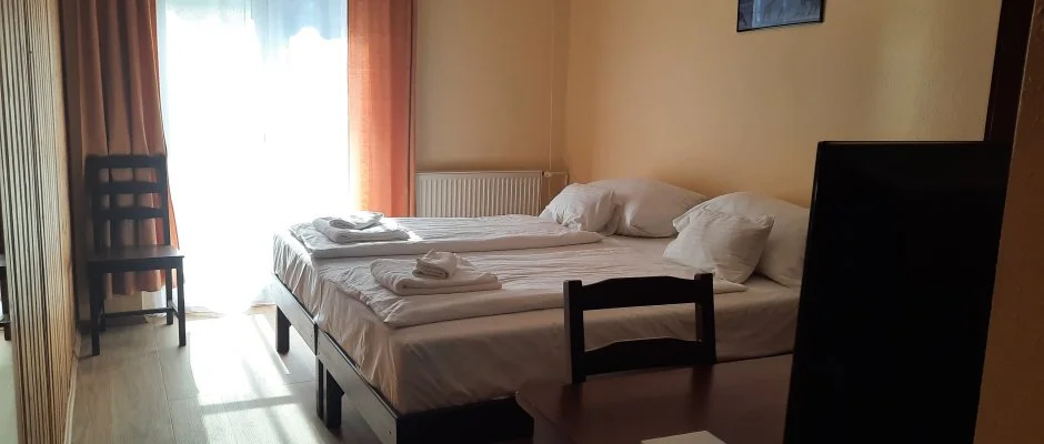 Hajnal Hotel Mez�k�vesd