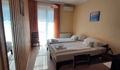 Hajnal Hotel Mez�k�vesd
