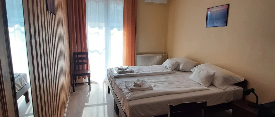 Hajnal Hotel Mez�k�vesd
