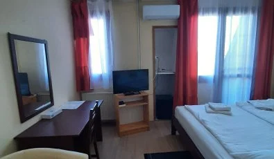 Hajnal Hotel Mez�k�vesd