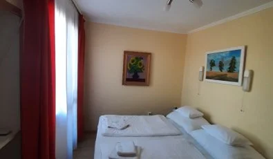 Hajnal Hotel Mez�k�vesd