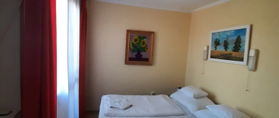 Hajnal Hotel Mez�k�vesd