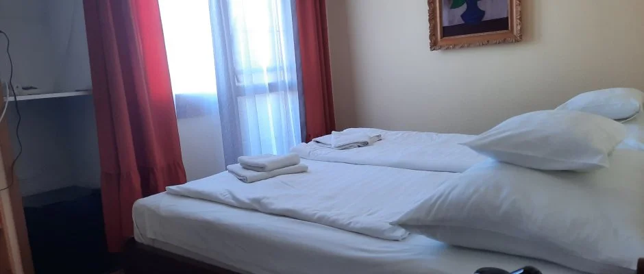 Hajnal Hotel Mez�k�vesd