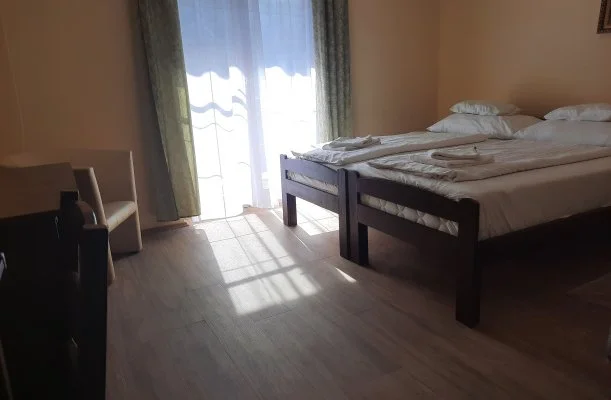 Hajnal Hotel Mez�k�vesd