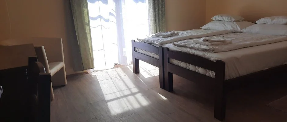 Hajnal Hotel Mez�k�vesd