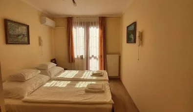 Hajnal Hotel Mez�k�vesd
