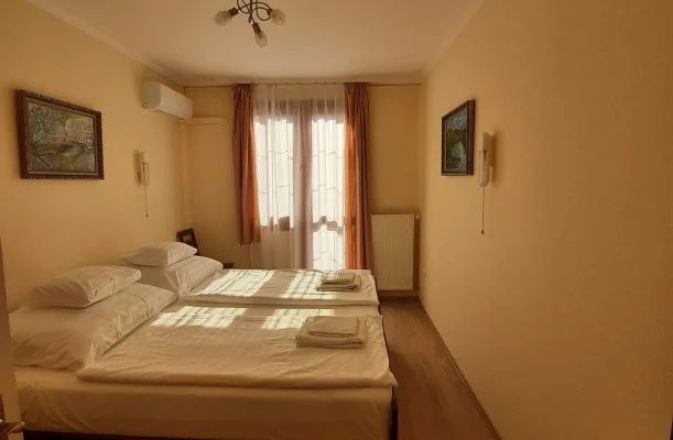 Hajnal Hotel Mez�k�vesd
