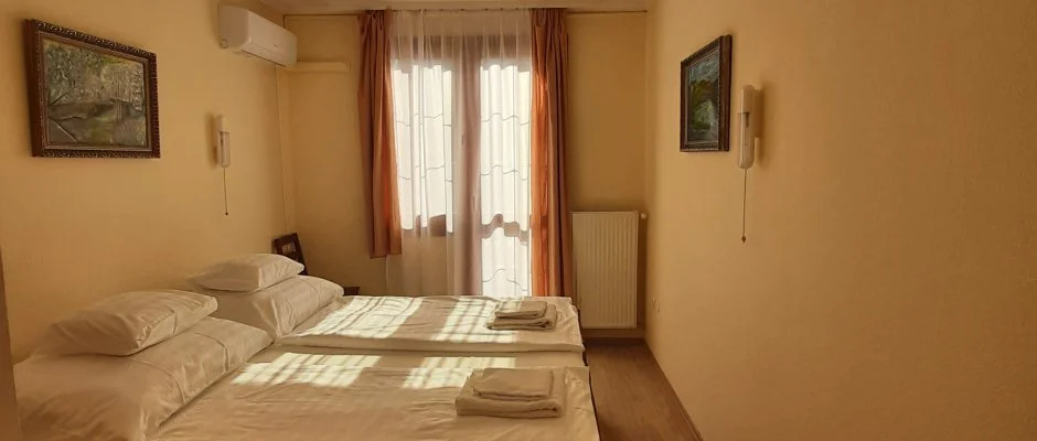 Hajnal Hotel Mez�k�vesd