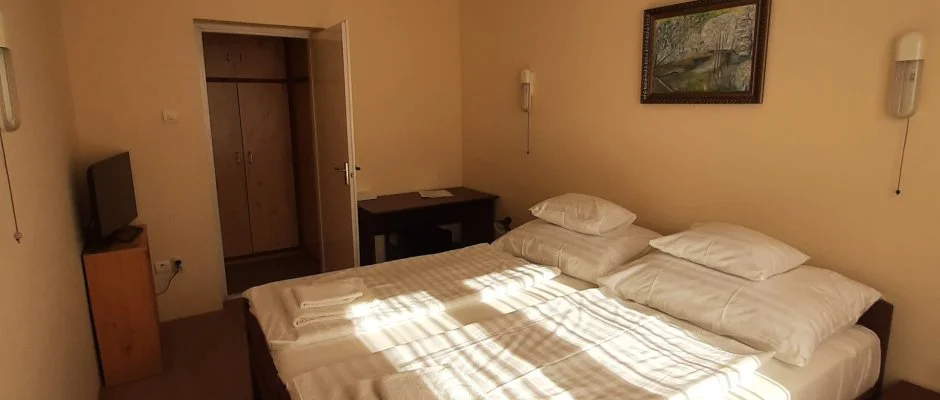 Hajnal Hotel Mez�k�vesd