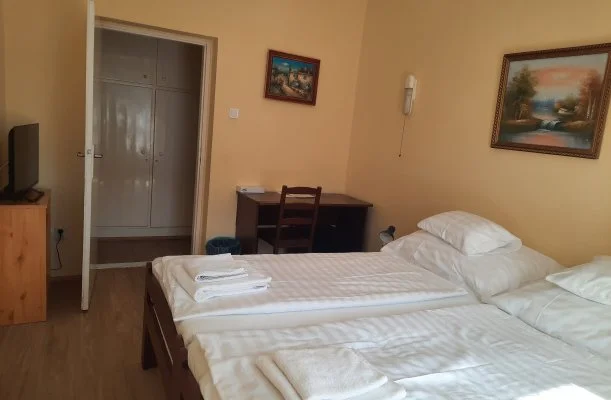 Hajnal Hotel Mez�k�vesd