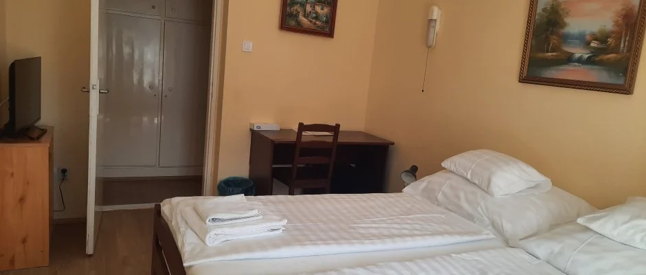 Hajnal Hotel Mez�k�vesd