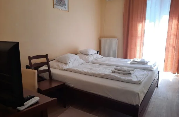 Hajnal Hotel Mez�k�vesd