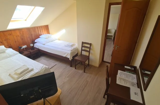 Hajnal Hotel Mez�k�vesd