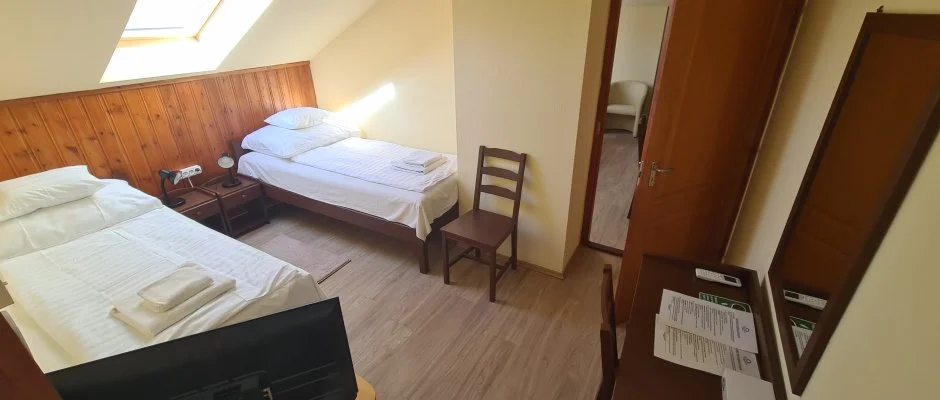 Hajnal Hotel Mez�k�vesd