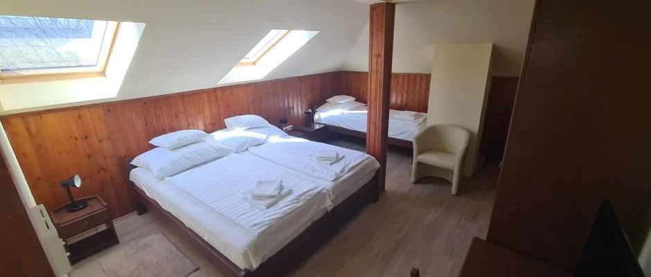 Hajnal Hotel Mez�k�vesd