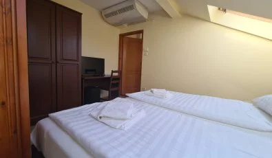 Hajnal Hotel Mez�k�vesd