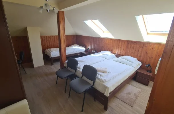 Hajnal Hotel Mez�k�vesd