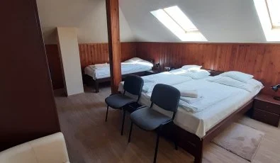 Hajnal Hotel Mez�k�vesd