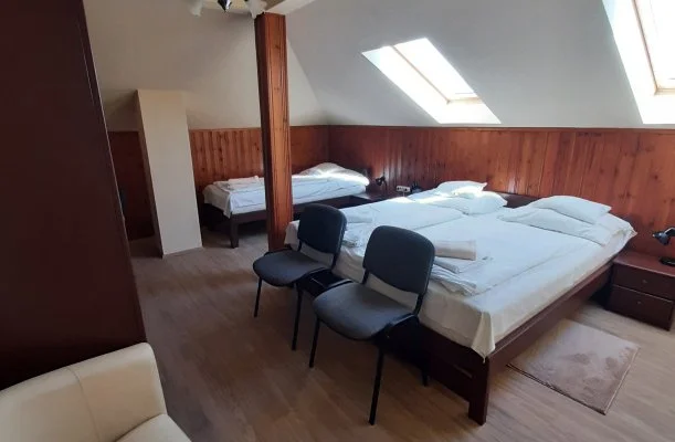 Hajnal Hotel Mez�k�vesd
