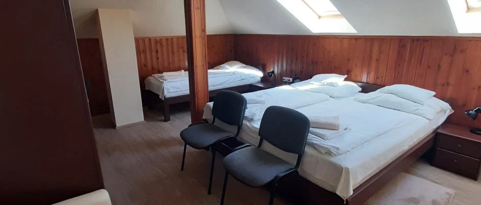 Hajnal Hotel Mez�k�vesd