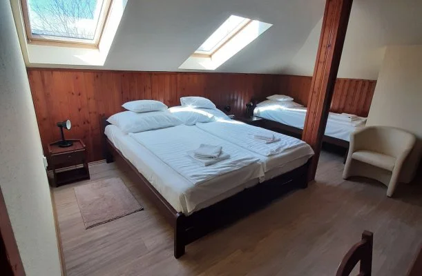 Hajnal Hotel Mez�k�vesd