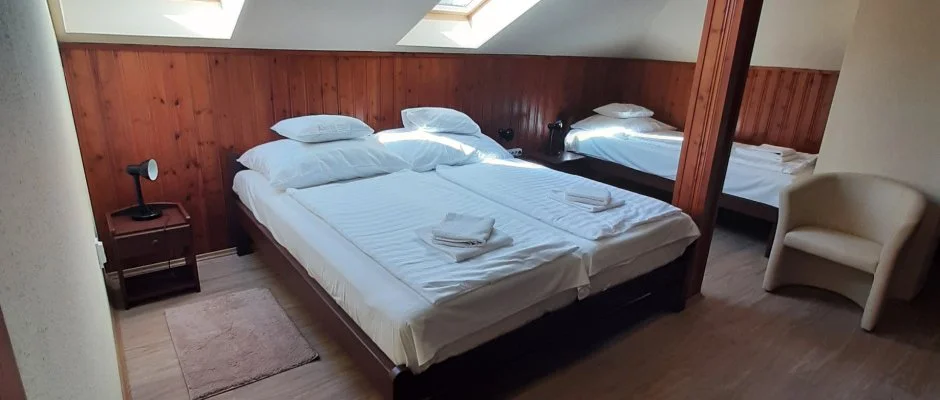 Hajnal Hotel Mez�k�vesd