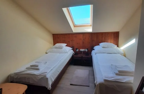 Hajnal Hotel Mez�k�vesd