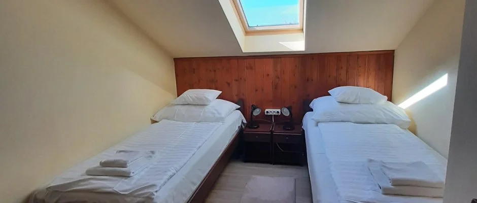 Hajnal Hotel Mez�k�vesd