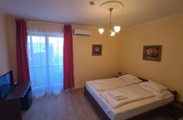 Hajnal Hotel Mez�k�vesd