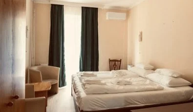 Hajnal Hotel Mez�k�vesd