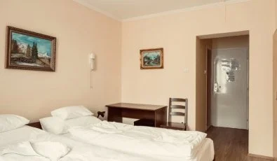 Hajnal Hotel Mez�k�vesd