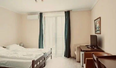 Hajnal Hotel Mez�k�vesd
