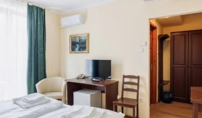 Hajnal Hotel Mez�k�vesd