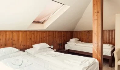 Hajnal Hotel Mez�k�vesd