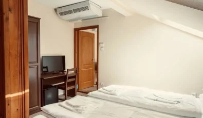 Hajnal Hotel Mez�k�vesd