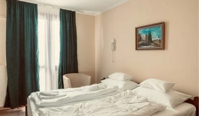 Hajnal Hotel Mez�k�vesd