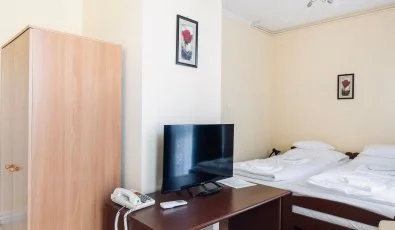 Hajnal Hotel Mez�k�vesd
