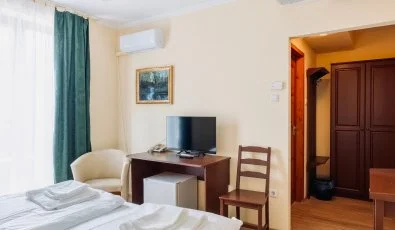 Hajnal Hotel Mez�k�vesd