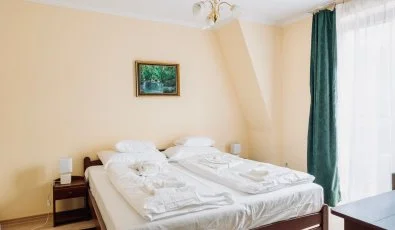 Hajnal Hotel Mez�k�vesd