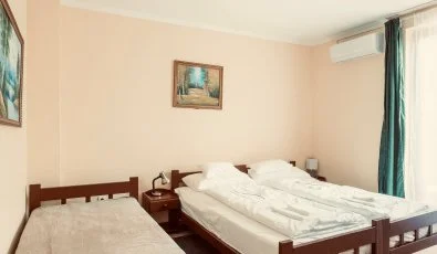 Hajnal Hotel Mez�k�vesd
