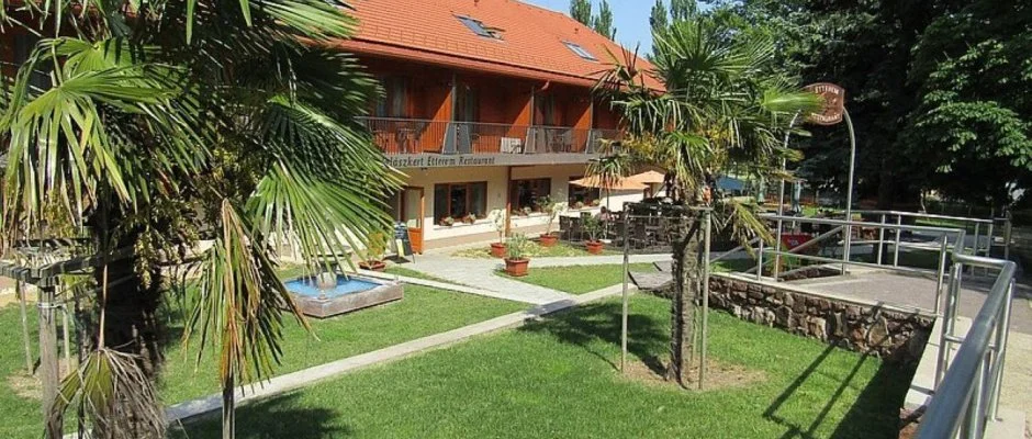 Hotel Halszkert Badacsony